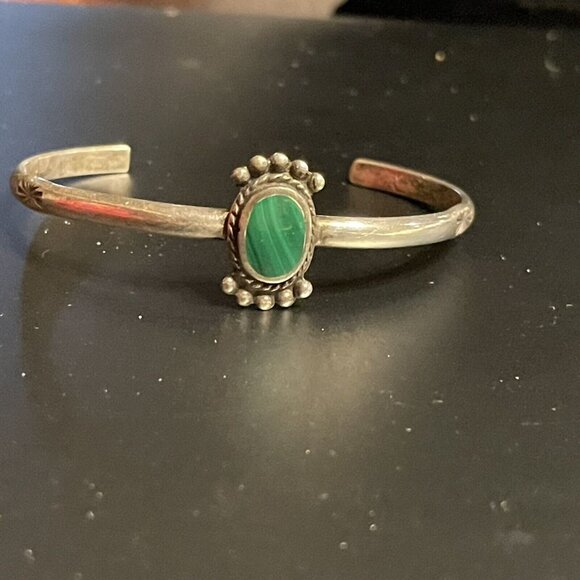 Sterling Jewelry - Vintage 925 Sterling Native American Navajo Malachite Bracelet Green Bezel Set